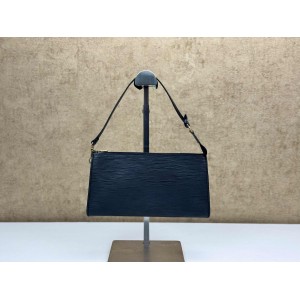 LOUIS VUITTON M52942 EPI LEATHER POCHETTE CLUTCH